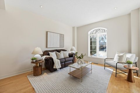 Photo 4 at 19 Deerhorn Crescent, Aurora Highlands, Aurora