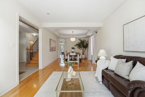 Photo 5 at 19 Deerhorn Crescent, Aurora Highlands, Aurora