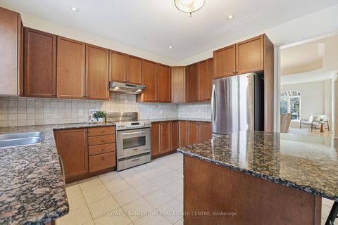 Photo 16 at 19 Deerhorn Crescent, Aurora Highlands, Aurora