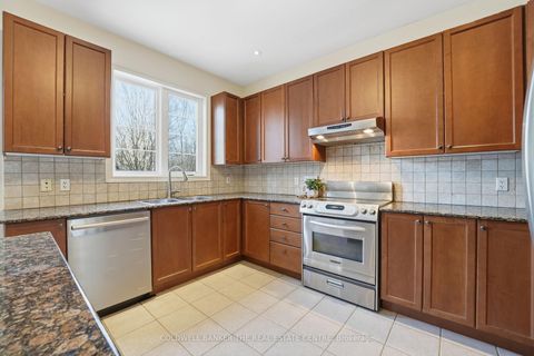 Photo 17 at 19 Deerhorn Crescent, Aurora Highlands, Aurora