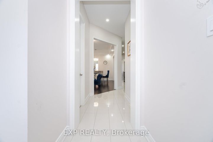 Photo 4 at 78 Gallant Place, Vellore Village, Vaughan
