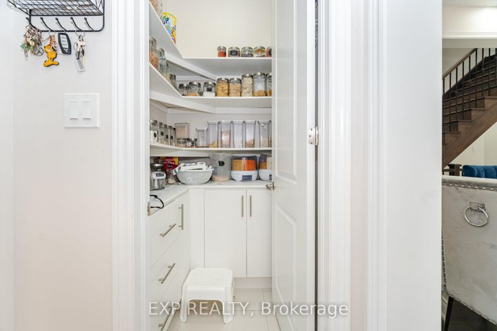 Photo 9 at 78 Gallant Place, Vellore Village, Vaughan