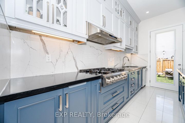 Photo 12 at 78 Gallant Place, Vellore Village, Vaughan