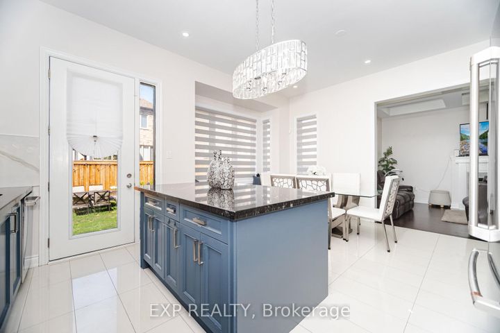 Photo 13 at 78 Gallant Place, Vellore Village, Vaughan