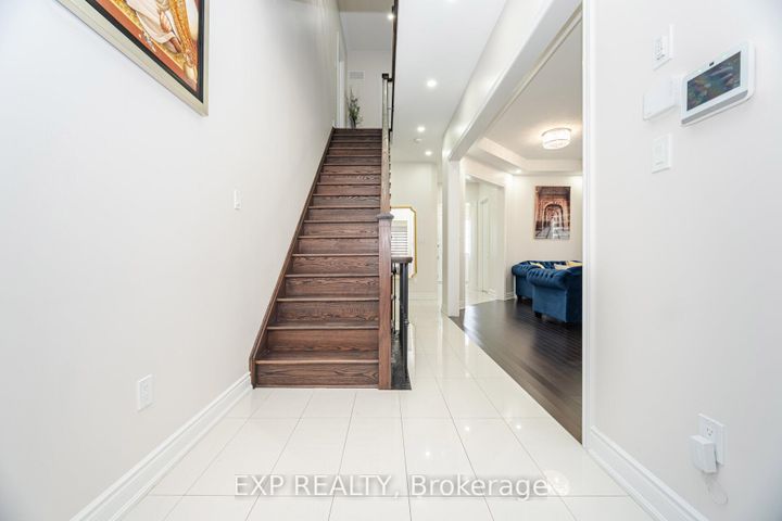 Photo 22 at 78 Gallant Place, Vellore Village, Vaughan
