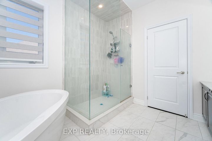 Photo 27 at 78 Gallant Place, Vellore Village, Vaughan