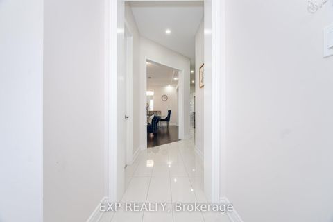 Photo 4 at 78 Gallant Place, Vellore Village, Vaughan