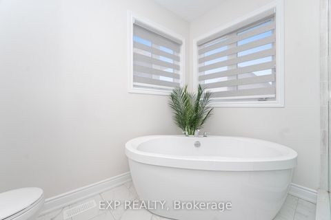 Photo 28 at 78 Gallant Place, Vellore Village, Vaughan