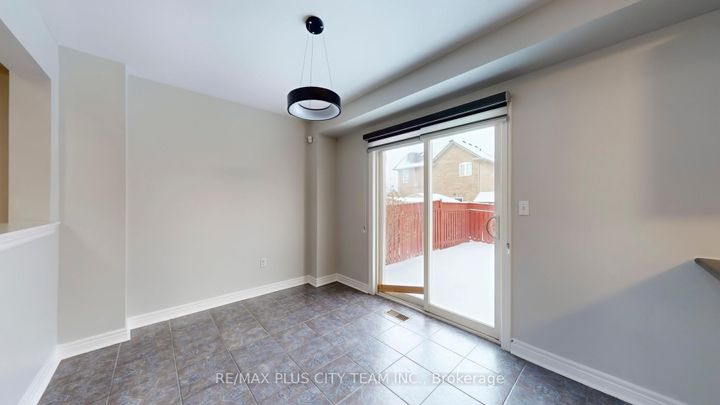 Photo 7 at 4 Slessor Lane, Bram East, Brampton