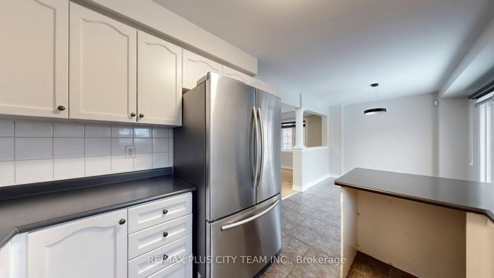 Photo 8 at 4 Slessor Lane, Bram East, Brampton