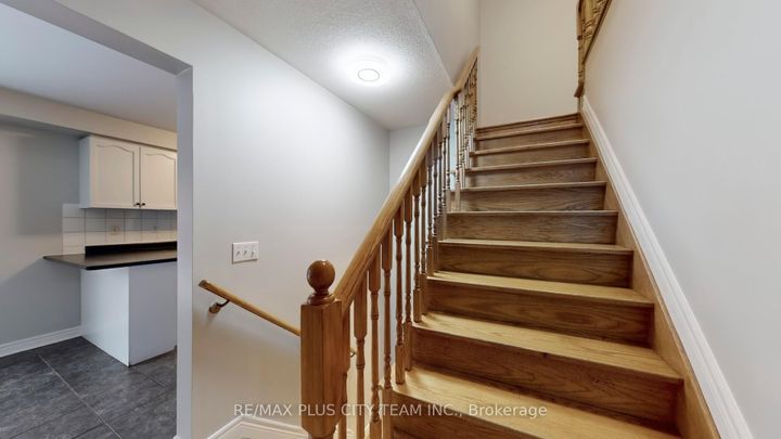 Photo 12 at 4 Slessor Lane, Bram East, Brampton