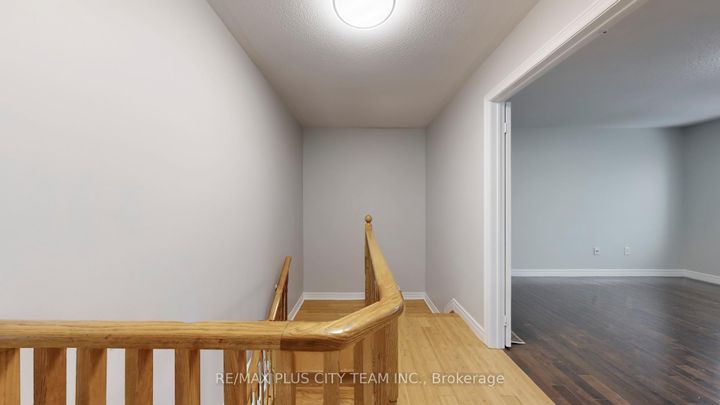 Photo 13 at 4 Slessor Lane, Bram East, Brampton