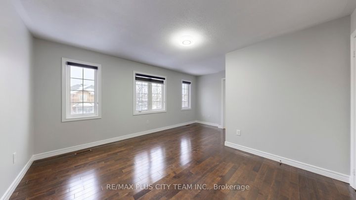 Photo 14 at 4 Slessor Lane, Bram East, Brampton