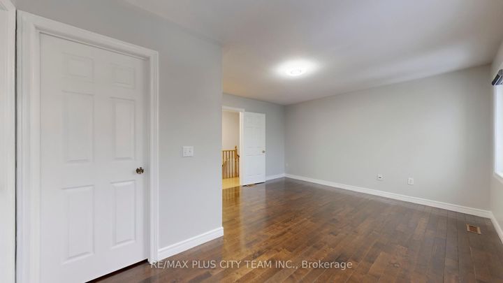 Photo 16 at 4 Slessor Lane, Bram East, Brampton