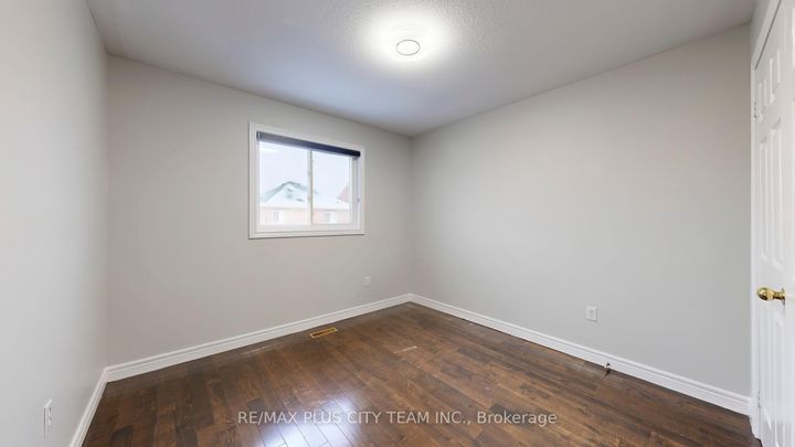 Photo 21 at 4 Slessor Lane, Bram East, Brampton