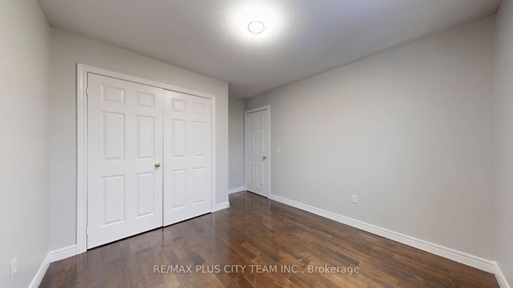 Photo 23 at 4 Slessor Lane, Bram East, Brampton