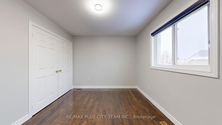 Photo 26 at 4 Slessor Lane, Bram East, Brampton