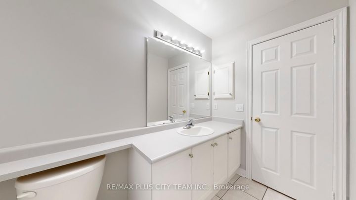 Photo 28 at 4 Slessor Lane, Bram East, Brampton