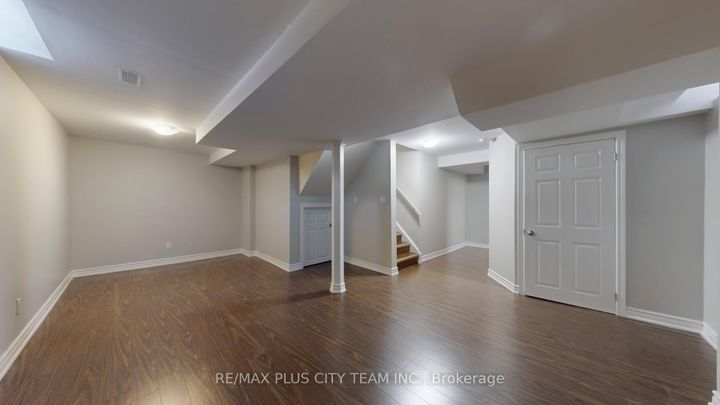 Photo 31 at 4 Slessor Lane, Bram East, Brampton