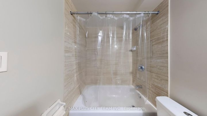 Photo 33 at 4 Slessor Lane, Bram East, Brampton