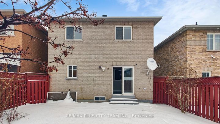 Photo 35 at 4 Slessor Lane, Bram East, Brampton