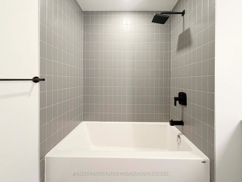 Photo 10 at 925 - 5 Defries Street, Regent Park, Toronto