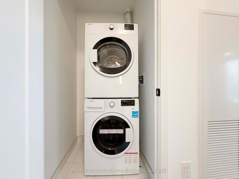 Photo 11 at 925 - 5 Defries Street, Regent Park, Toronto