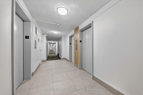 Photo 5 at 1909 - 100 Echo PT, L'Amoreaux, Toronto