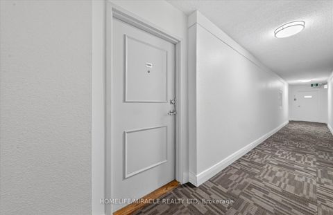 Photo 6 at 1909 - 100 Echo PT, L'Amoreaux, Toronto