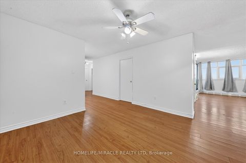 Photo 10 at 1909 - 100 Echo PT, L'Amoreaux, Toronto