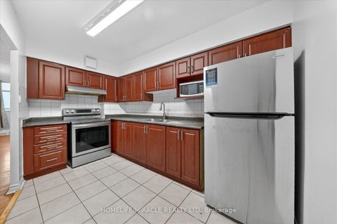 Photo 12 at 1909 - 100 Echo PT, L'Amoreaux, Toronto