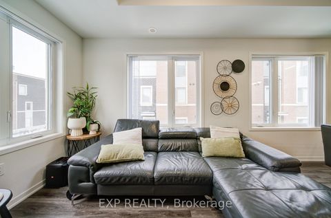 Photo 4 at TH210 - 131 Honeycrisp Crescent, Vaughan Corporate Centre, Vaughan