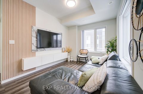 Photo 5 at TH210 - 131 Honeycrisp Crescent, Vaughan Corporate Centre, Vaughan