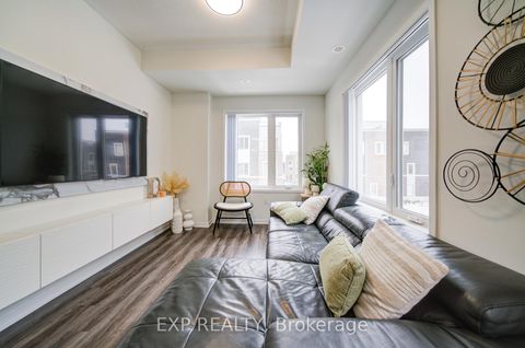 Photo 6 at TH210 - 131 Honeycrisp Crescent, Vaughan Corporate Centre, Vaughan