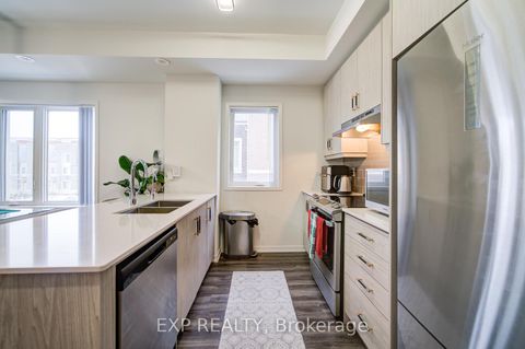 Photo 12 at TH210 - 131 Honeycrisp Crescent, Vaughan Corporate Centre, Vaughan