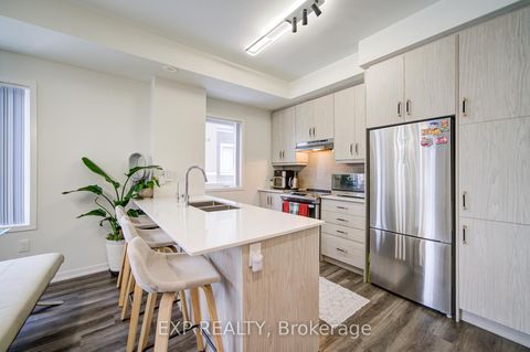 Photo 13 at TH210 - 131 Honeycrisp Crescent, Vaughan Corporate Centre, Vaughan