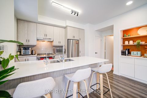 Photo 14 at TH210 - 131 Honeycrisp Crescent, Vaughan Corporate Centre, Vaughan