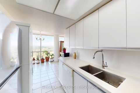 Photo 13 at 1603 - 10 Markbrook Lane, Jamestown, Toronto