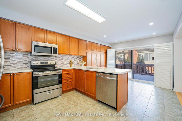 Photo 10 at 254 Fandango Drive, Credit Valley, Brampton