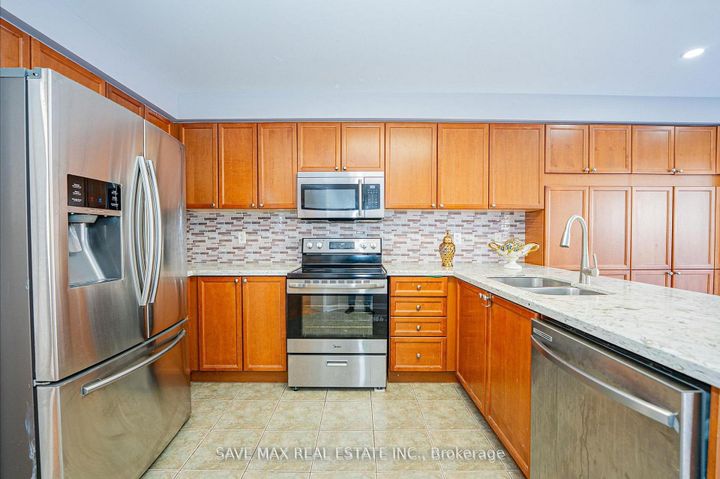 Photo 11 at 254 Fandango Drive, Credit Valley, Brampton