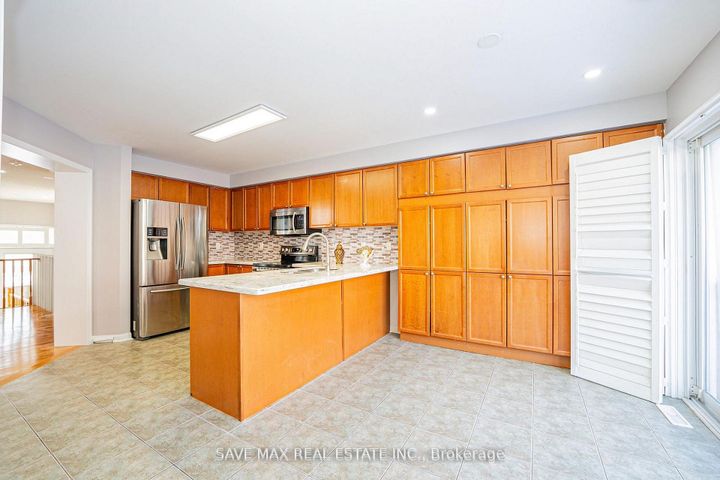 Photo 12 at 254 Fandango Drive, Credit Valley, Brampton