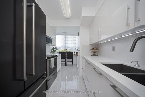 Photo 11 at 302 - 1 Elm Drive, City Centre, Mississauga