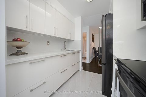 Photo 15 at 302 - 1 Elm Drive, City Centre, Mississauga