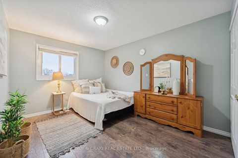 Photo 9 at 7 Empire Crescent, Courtice, Clarington