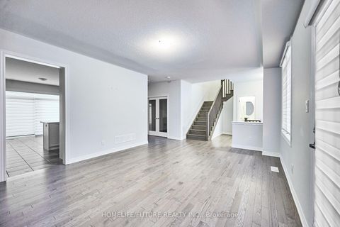 Photo 4 at 23 Faimira Avenue, Keswick South, Georgina