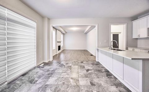 Photo 10 at 23 Faimira Avenue, Keswick South, Georgina