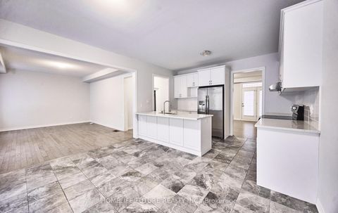 Photo 11 at 23 Faimira Avenue, Keswick South, Georgina