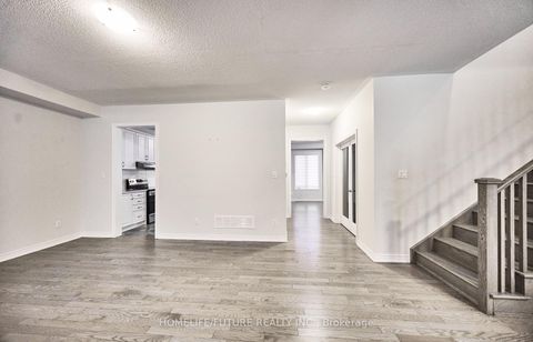 Photo 13 at 23 Faimira Avenue, Keswick South, Georgina