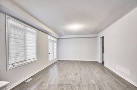 Photo 15 at 23 Faimira Avenue, Keswick South, Georgina