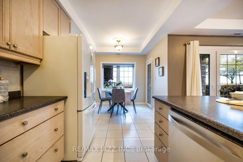 Photo 11 at 102 - 375 Lakebreeze Drive, Newcastle, Clarington